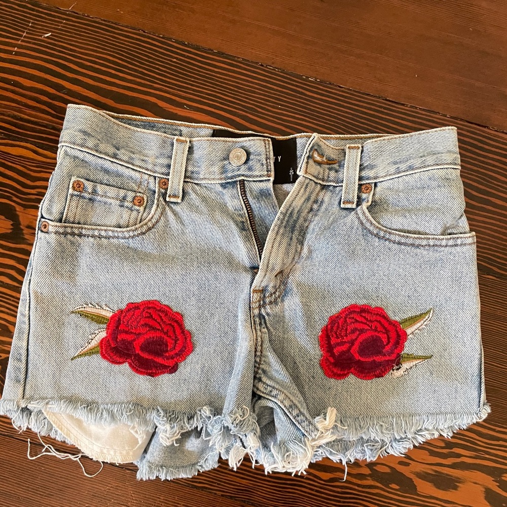 Levi’s Jean shorts by Afterparty by Nasty Gal